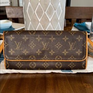 Authentic Louis Vuitton Twin Pochette GM